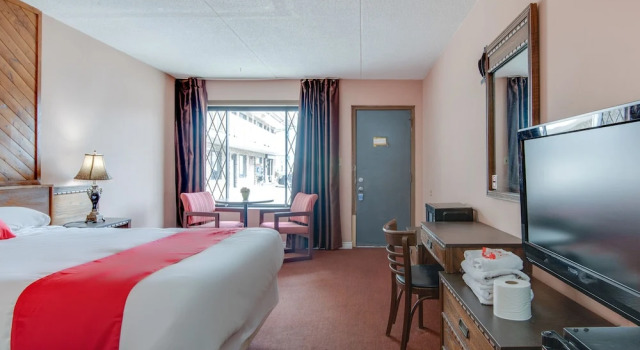 Falls Inn Near Casino Niagara By OYO, Забронировать Мини-отель Мини-отели Ниагара Фолс, рядом с Bird Kingdom, Мини-отель