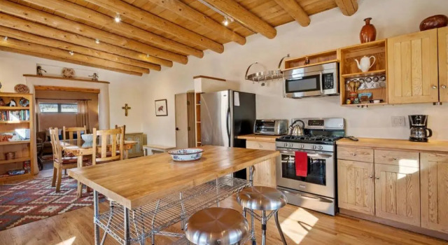 Коттедж с 2 комнатами Casa de Lorenzo - Spacious Yard With Hot Tub and Fire Pit