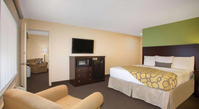 Двухместный люкс Deluxe c 1 комнатой Baymont by Wyndham Jefferson City