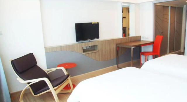 Двухместный номер Deluxe Grand Tower Inn Sathorn Hotel