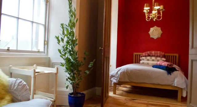 JOIVY Old Town Gem - Apartment With Great City Views, Забронировать Апартаменты/квартира Старый город Эдинбург, рядом с Национальный музей Шотландии