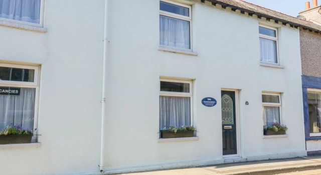 Ger y Bae, Book Feriehus Cemaes Anglesey