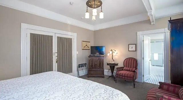 Двухместный номер Standard Цокольный этаж O Canada House Bed & Breakfast
