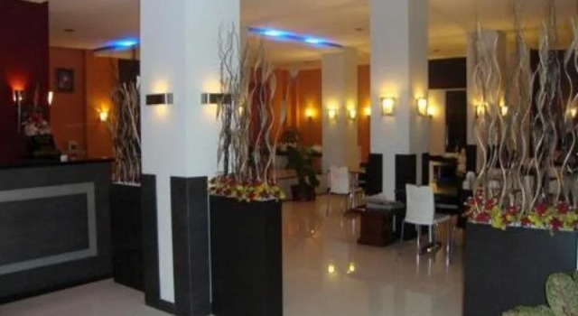 Hotel Femina, Book Hotel Padang Sumatra