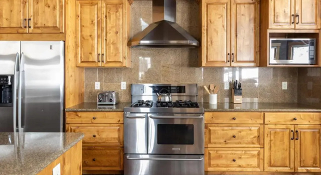 Highline by Avantstay Breathtaking Mountain Home w/ Hot Tub & Views, Забронировать Дом для отпуска Отели Вейл с парковкой, Парковка