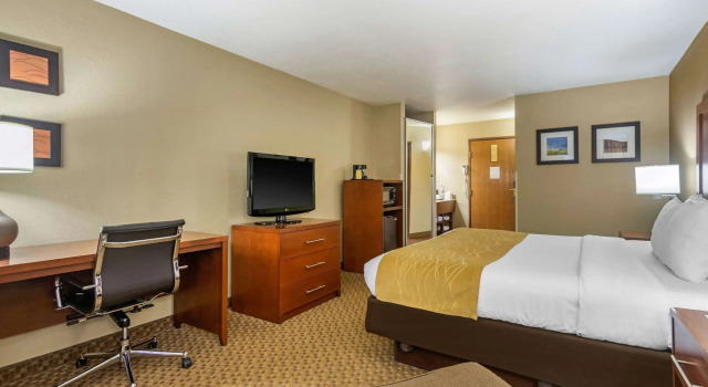 Comfort Inn & Suites Springfield I-44, Забронировать Отель Спрингфилд Озакр, рядом с The Air and Military Museum of the Ozarks