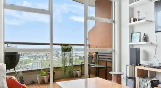 Семейные апартаменты с 2 комнатами с видом на город Central and stylish apartment