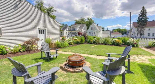 Коттедж Port Clinton Home w/ Lake View - Walk to Beach!
