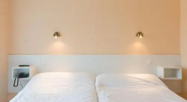 Hôtel Platanes, Rezerwuj Hotel Étauliers Gironde