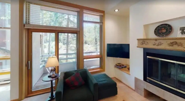 Comfortable and Cozy 2 Bedroom Condo Near Chair Lift 20 in Cascade Village - Shuttle to Vail Village, Забронировать Апартаменты/квартира Отели Вейл с парковкой, Парковка