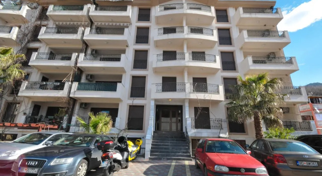 Apartments Maini