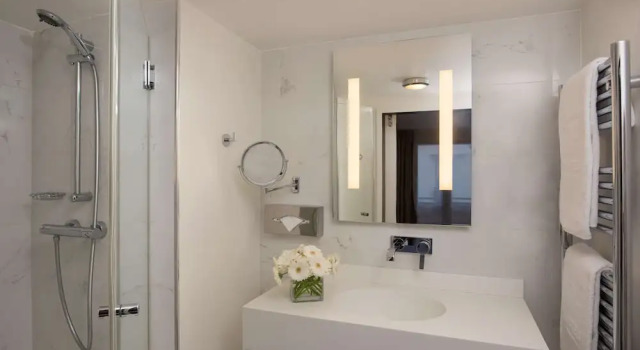 Номер Standard NH Collection Paris Ponthieu Champs-Élysées