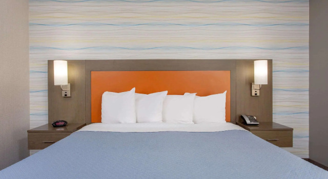 Двухместный люкс Days Inn by Wyndham Lanham Washington DC