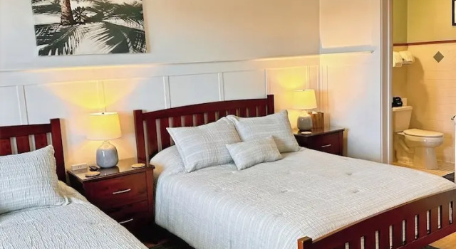 Четырёхместный номер Classic с видом на парк Hilo Town Inn