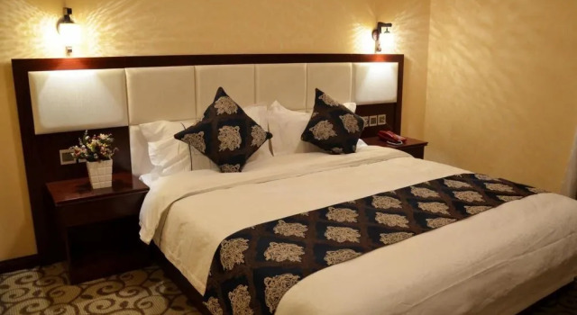 July Hotel, Prenota Hotel Guandu Kunming