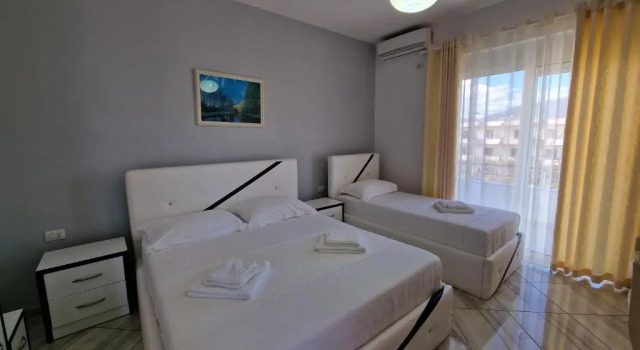 Трёхместный номер Standard с балконом Hotel Artur2
