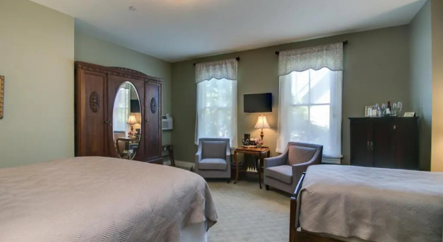 Трёхместный номер Comfort Winchester Inn