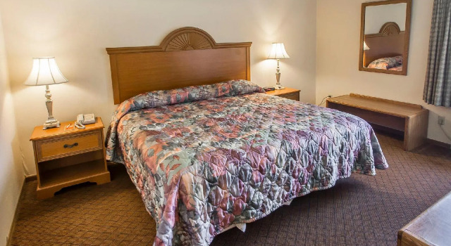 Econo Lodge Inn & Suites Menomonie