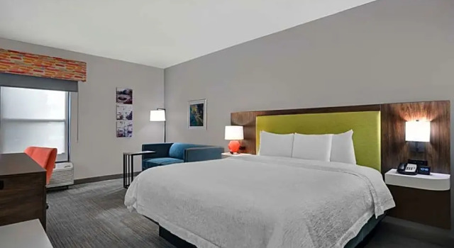 Люкс Hampton Inn Charlotte Monroe