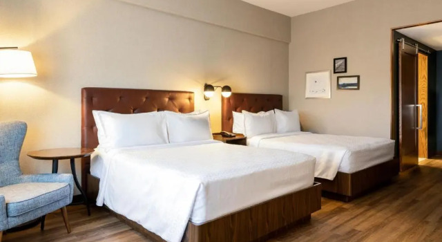 Четырёхместный номер Deluxe Four Points by Sheraton Monterrey Airport