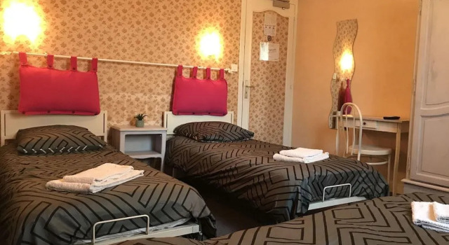 Hôtel du Grand Chêne, Buchen Sie Hotel Saint-Bris-des-Bois Charente-Maritime
