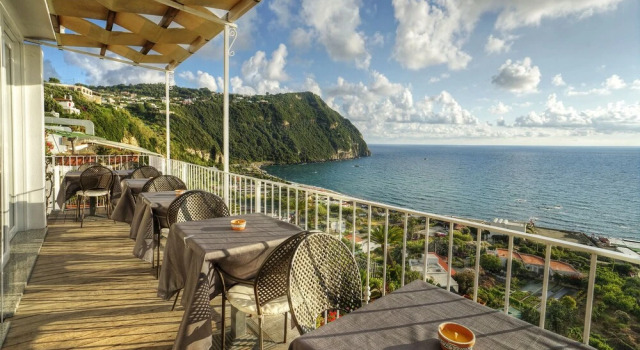Forio- Ischia With a Breathtaking View of Citara for 6 in Communicating Rooms