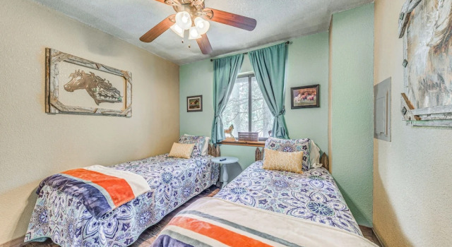 Quaint Cloudcroft Cabin w/ Stunning Forest Views!, Varaa Lomakoti Cloudcroft New Mexico