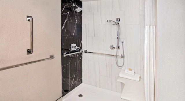 Accessible Doppel Zimmer mit Balkon DoubleTree by Hilton Washington DC North/Gaithersburg