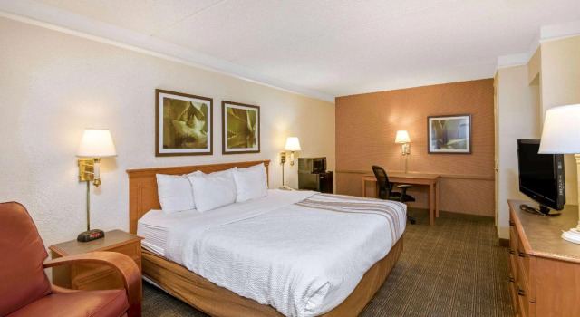 Номер Deluxe La Quinta Inn by Wyndham San Antonio Market Square