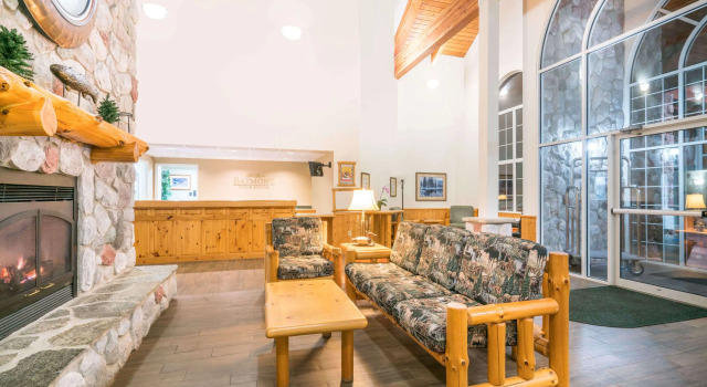 Baymont Inn & Suites Baxter, Varaa Hotelli Hotellit Minnesota pysäköinnillä, Pysäköinti