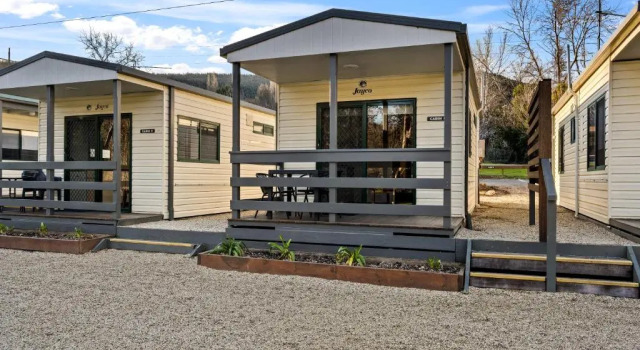 Номер Standard с видом на реку Bright Riverside Holiday Park