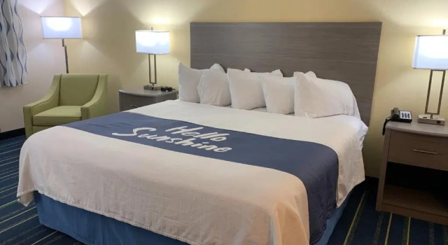 Номер Standard Days Inn by Wyndham Hinckley