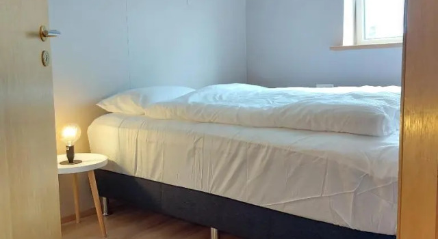 H3 apartment - cozy downtown apartment, Забронировать Апартаменты/квартира Отели Акюрейри с парковкой, рядом с Hof - Cultural Center and Conference Hall, Парковка
