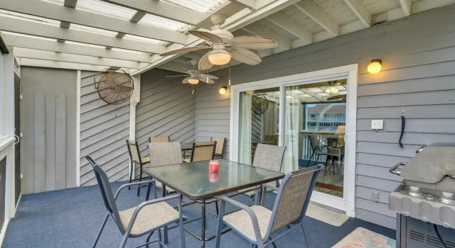 Апартаменты с 2 комнатами с балконом Cape San Blas Gem: Walk to Beach & Pool!