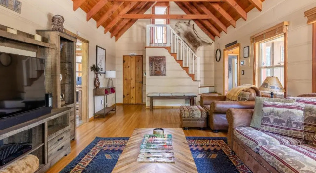 Lake Arrowhead Area Modern Cabin at Sugars Mountain Chalet, Забронировать Шале Лейк-Эрроухэд 