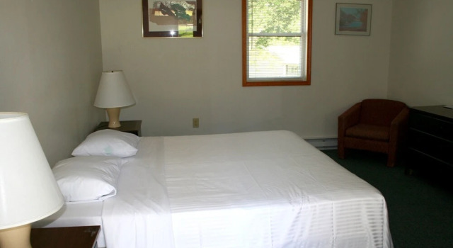 Chestnut Grove Resort, Book Ferieresort Henryville Pennsylvania