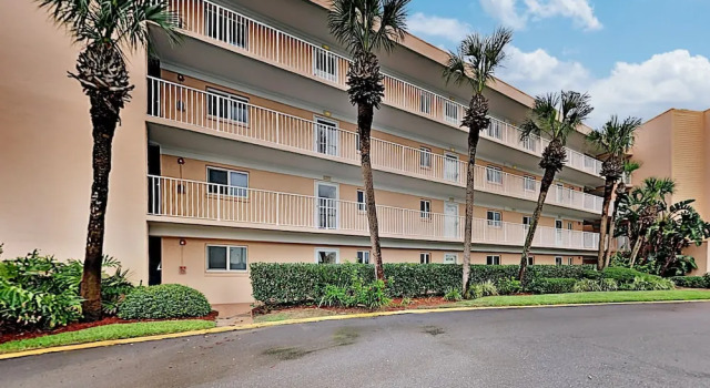 Modern Ocean Tennis & Racquet Club W/ Pools 2 Bedroom Condo
