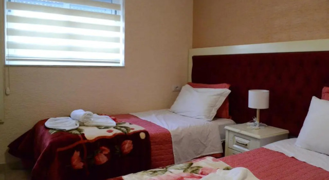 Hotel Bujtina Shqiptare, Забронировать Отель Отели в центре Тираны, в центре, Завтраки, Парковка