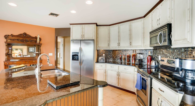 Коттедж Canalfront Home w/ Private Dock in Cape Coral