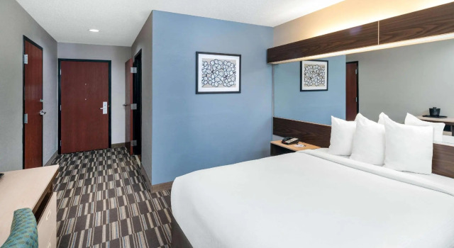 Двухместный номер Standard Microtel Inn and Suites by Wyndham Columbus North