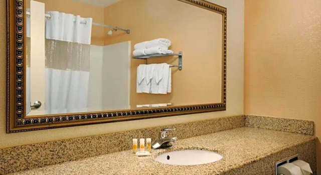Двухместный люкс Garner Hotel Phoenix Northwest - Surprise by IHG