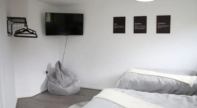 3 Bedroom House Close to City Centre/ Free Parking, Varaa Lomakoti Mökit kohteessa Merseyside, Mökki