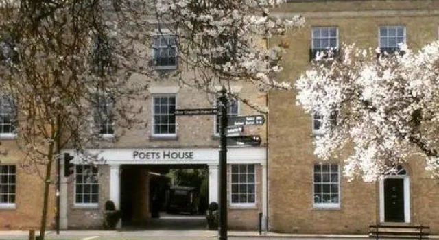 Номер Standard Poets House
