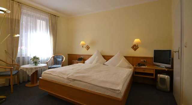 Hotel Binz, Забронировать Отель Бернкастель Бернкастель-Кус, рядом с Mittelalterlicher Marktplatz