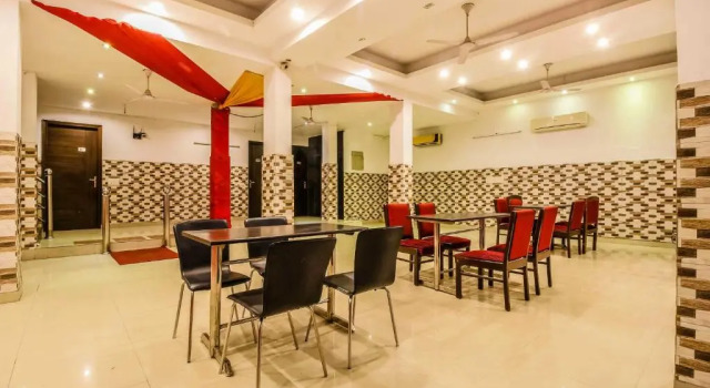 Smart Inn -3, Забронировать Отель Гургаон 