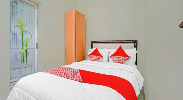 OYO 90804 Oma Uti Homestay Syariah