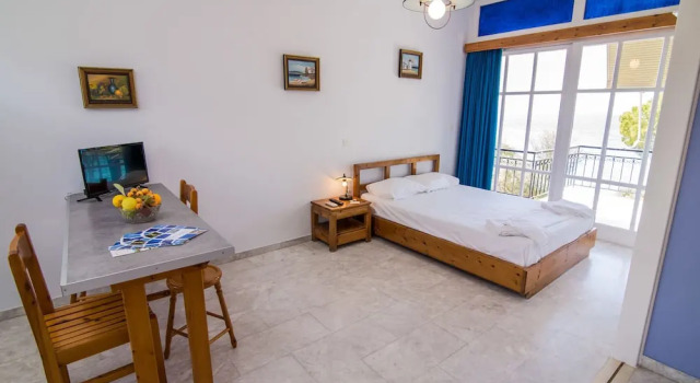 Студия Comfort c 1 комнатой с балконом и с видом на море Theodora Apartments
