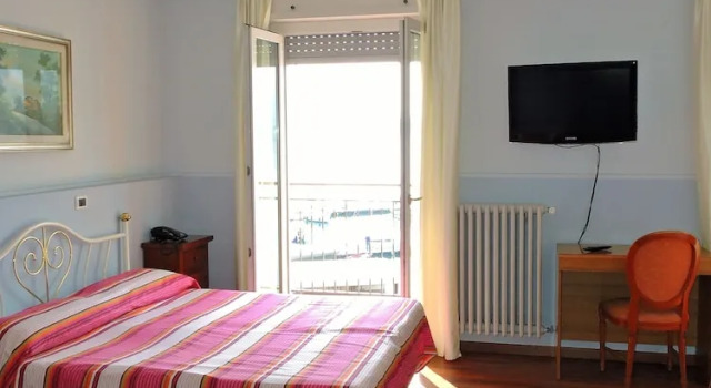 Camera quadrupla Standard con vista sul lago Hotel Capri