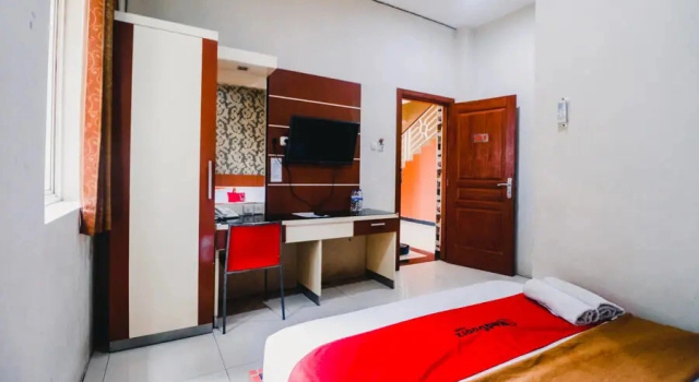 Одноместный номер Standard RedDoorz Plus at Grand City Inn Makassar