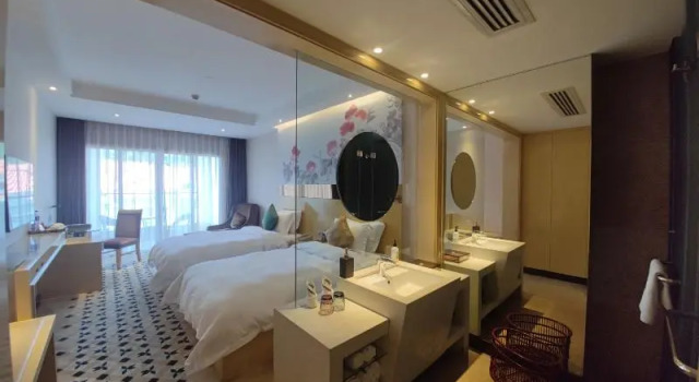 Двухместный номер Deluxe с балконом Paco Business Hotel Luo Gang Wan Da Branch